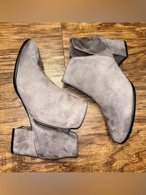 Kim Rogers Heeled Ankle Booties Size 9